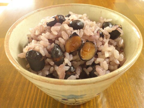 簡単なのにおいしい黒豆ごはん